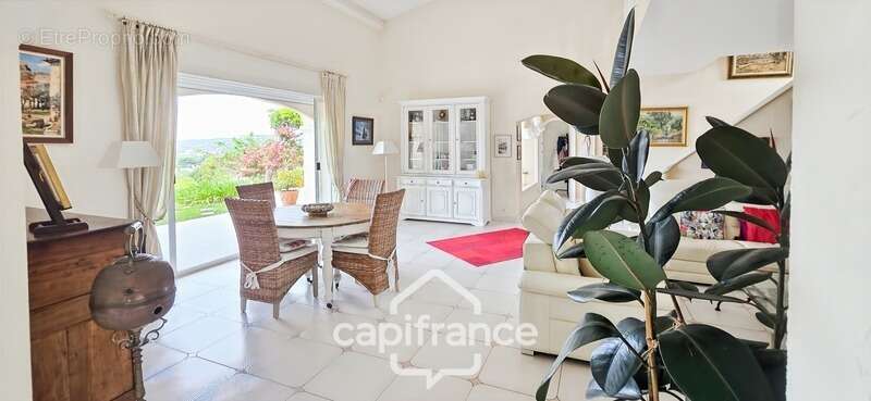 Maison à vendre 4 pièces VUE MER + Garage 55m² + Piscine SANARY SUR MER (83) - photo 24