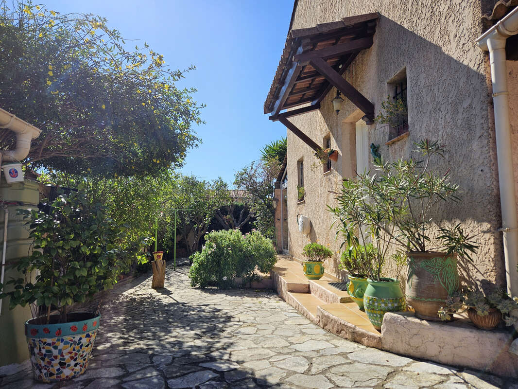 Autre à HYERES