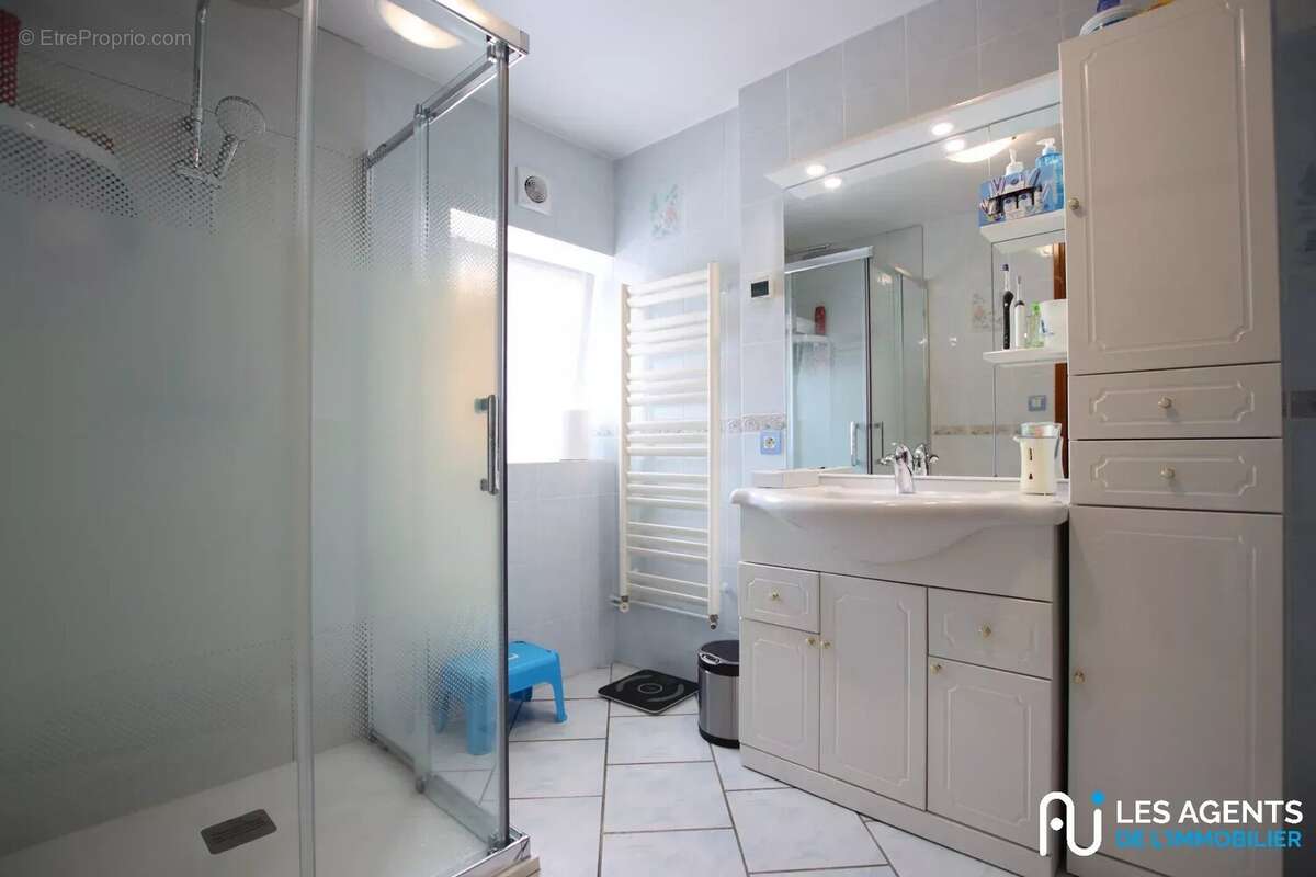 Maison à SAINT-JEAN-DE-LA-RUELLE