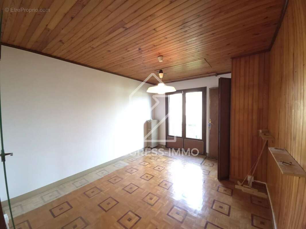 Maison à COMBS-LA-VILLE