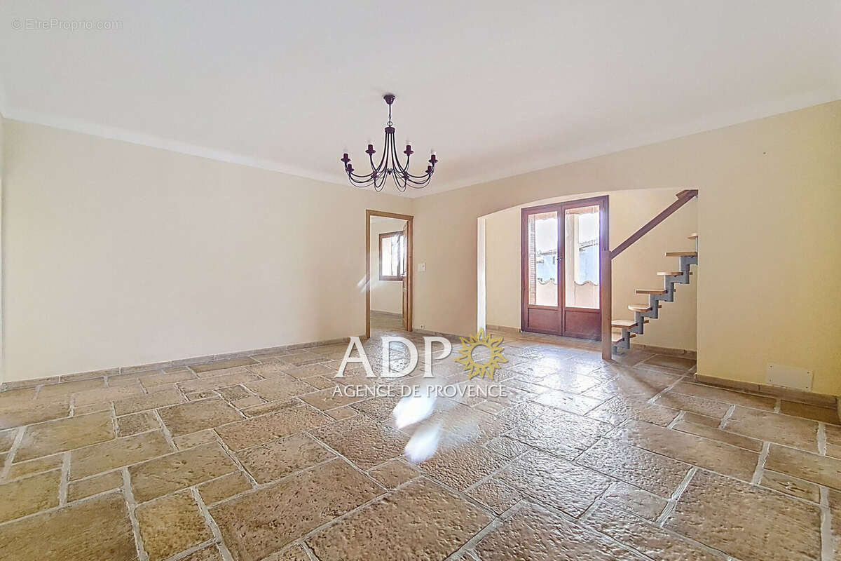 Appartement 142 m² à Saint-Cezaire-Sur-Siagne  - photo 4
