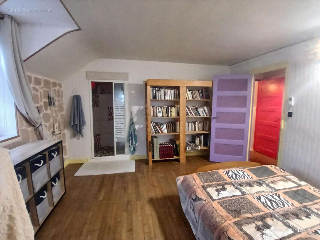 Upstairs bed - Maison à BUSSIERE-GALANT