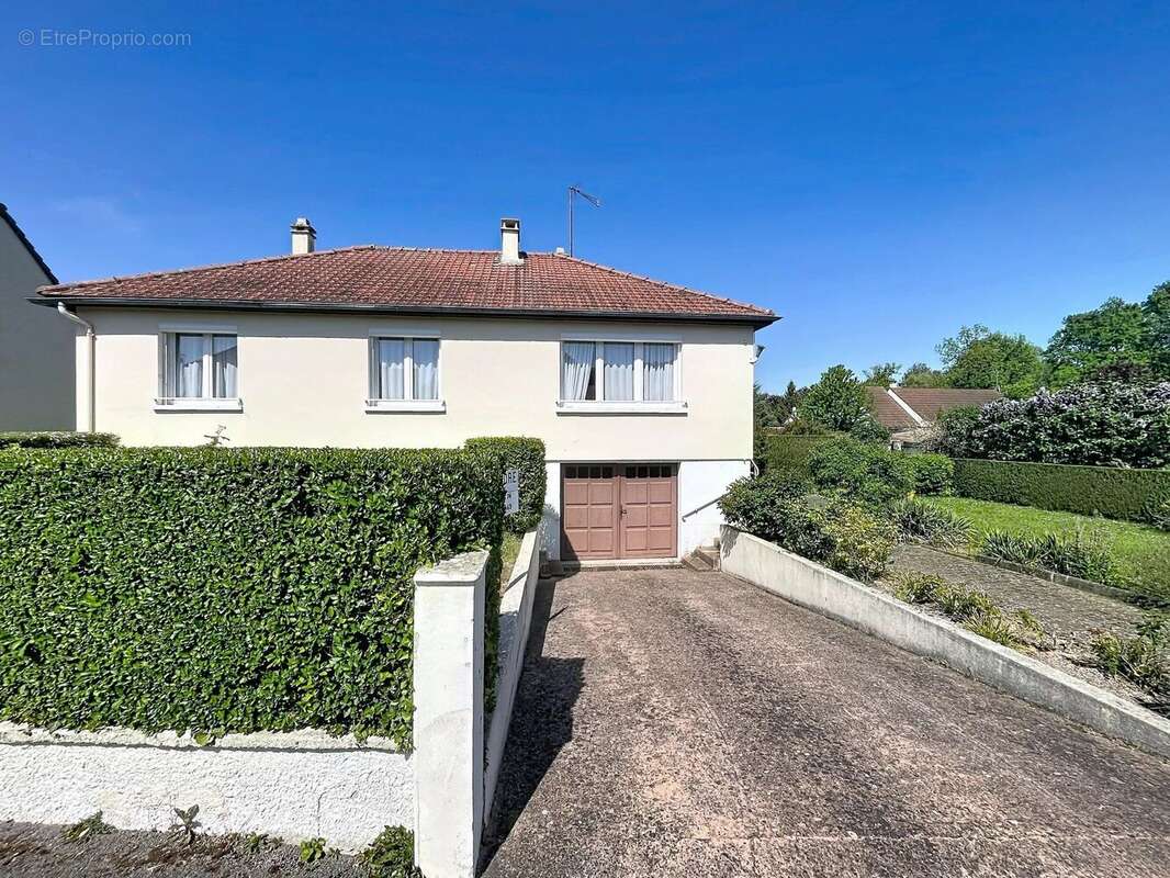 Maison à CLACY-ET-THIERRET