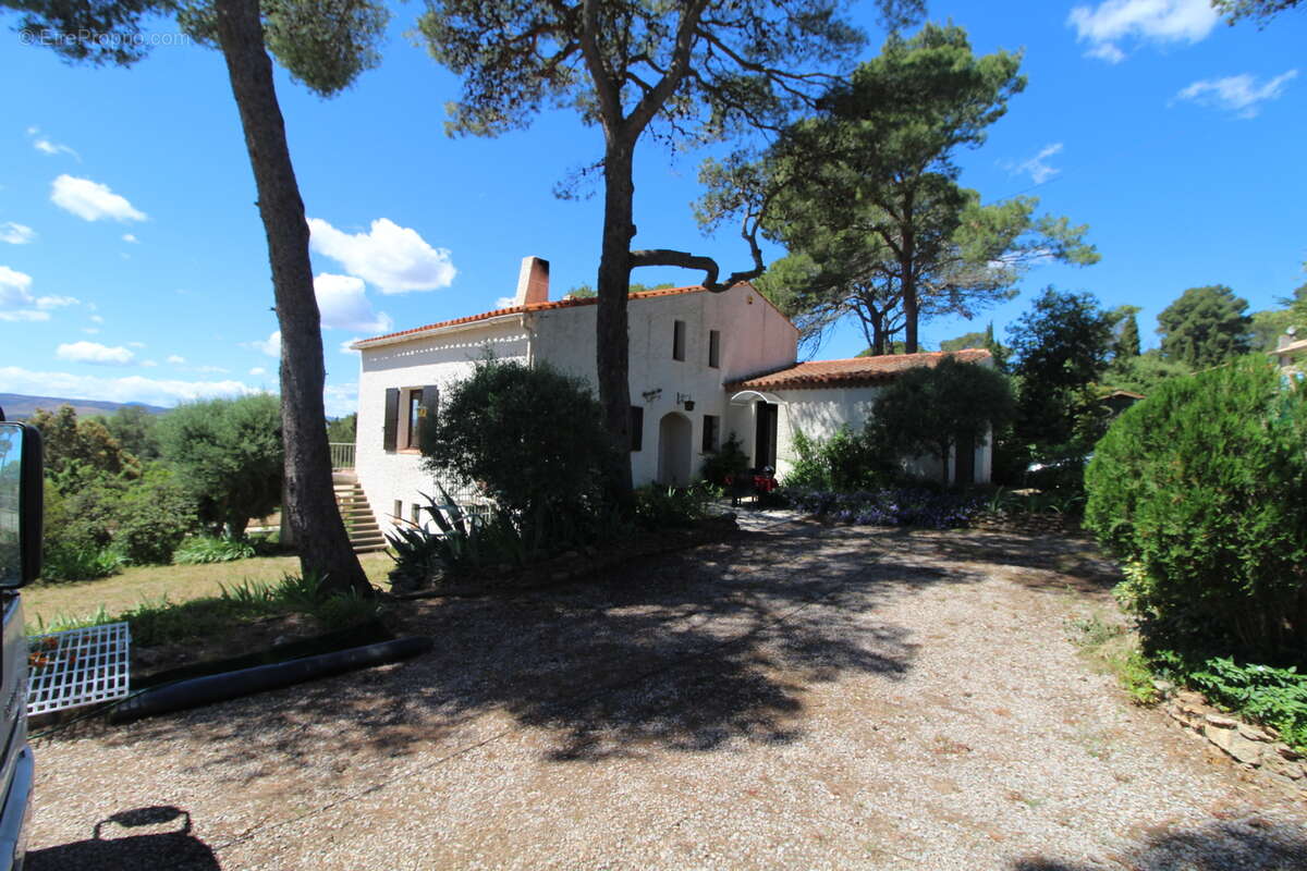Maison à MONTSERET