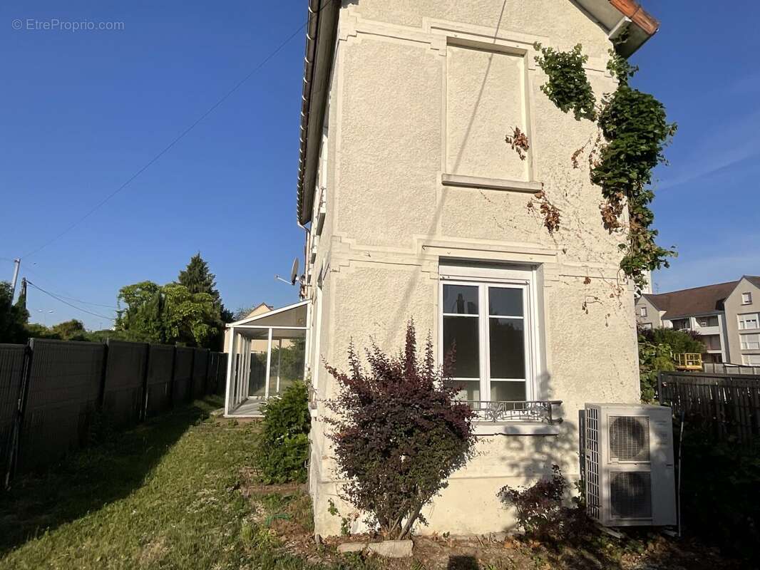 Maison à SAINT-JULIEN-LES-VILLAS