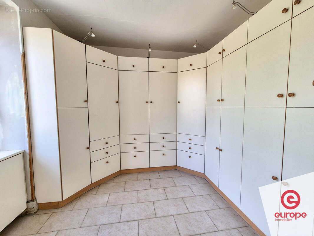 Ferme 10 pièces de 258m2 avec jardin et dépendances à Guillon-Terre-Plaine - photo 5