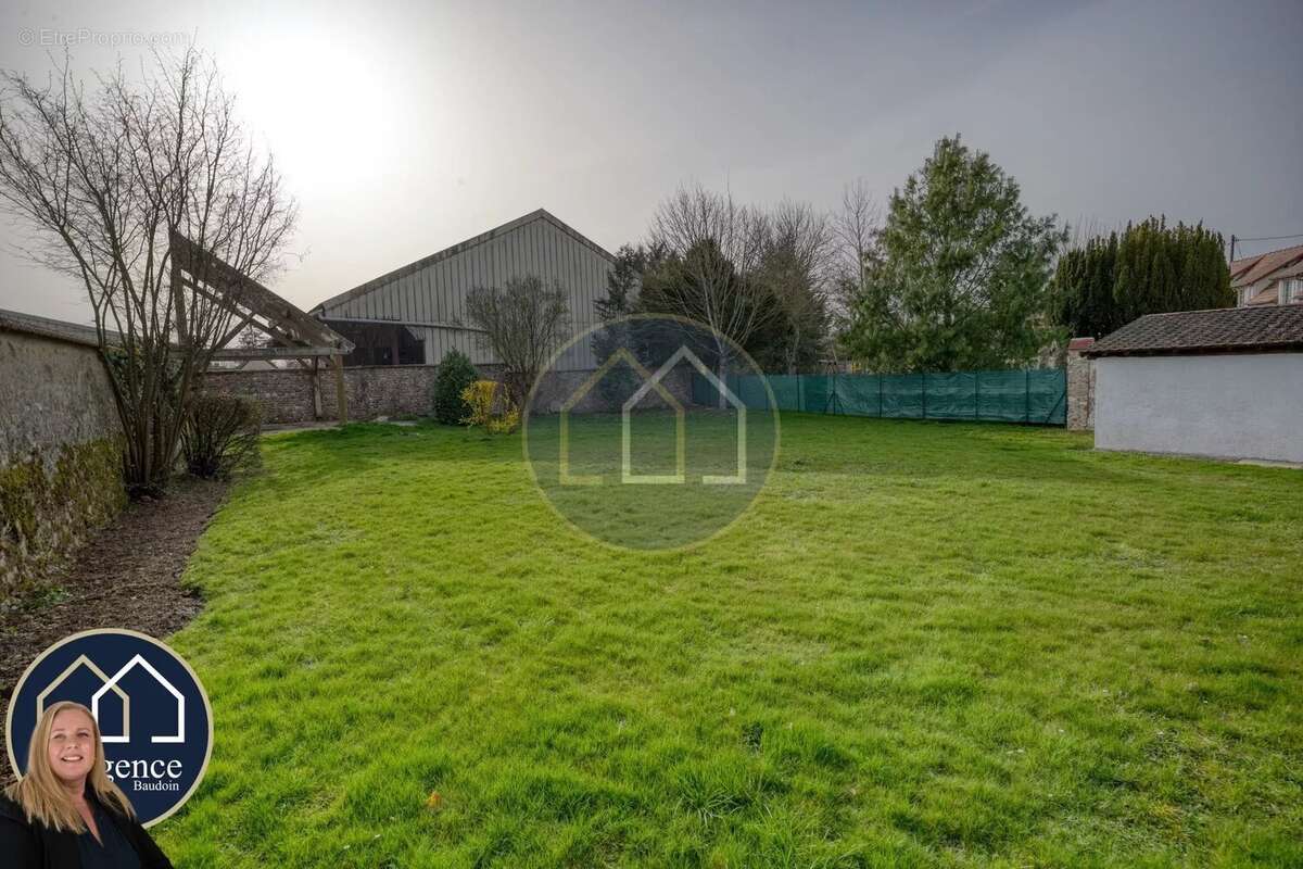 Terrain à MARVILLE-MOUTIERS-BRULE