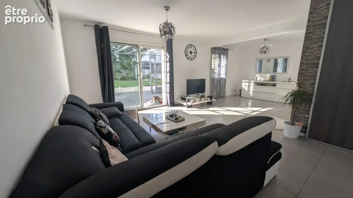 Maison 6 pièces 123 m² à vendre à Saint-Mathieu-De-Treviers (34270) - photo 4