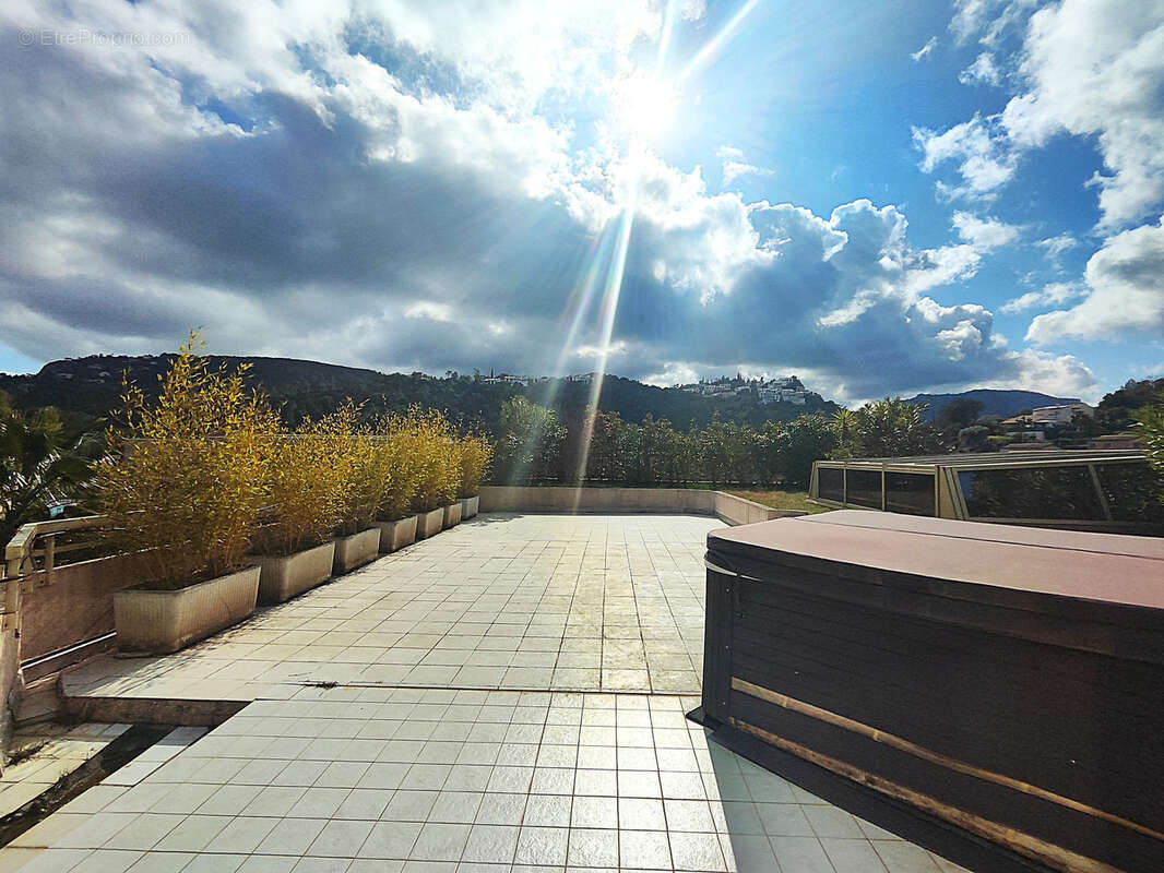 Appartement à MANDELIEU-LA-NAPOULE