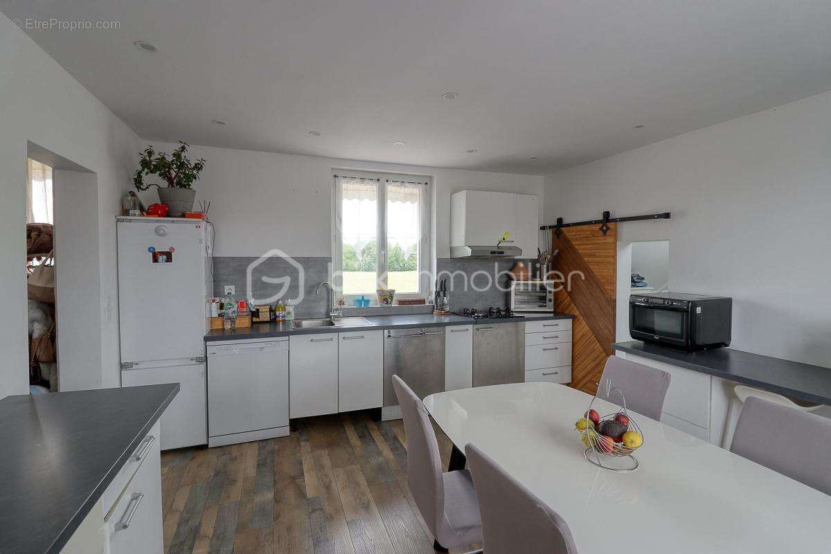 Ensemble Immobilier 178 m²  entiérement rénové : Habitation + Commerce en activité - photo 10
