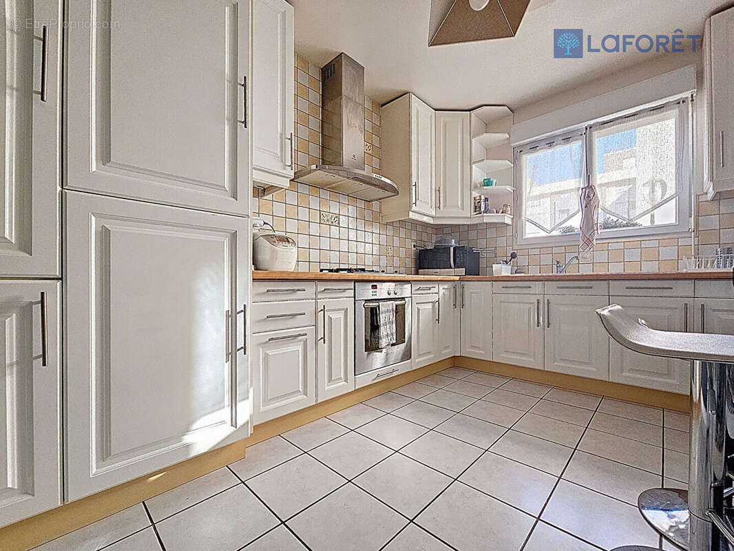 Maison à SAINT-THIBAULT-DES-VIGNES