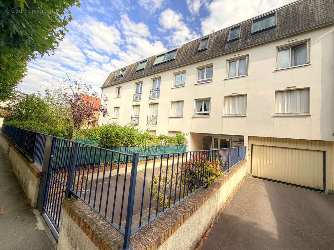 Appartement à LA GARENNE-COLOMBES