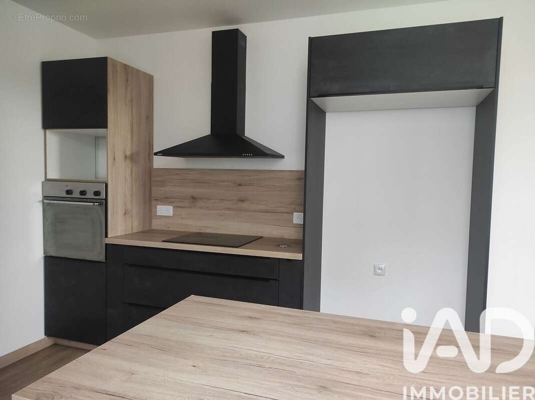 Maison 122 m² à Saint-Hilliers  - photo 7