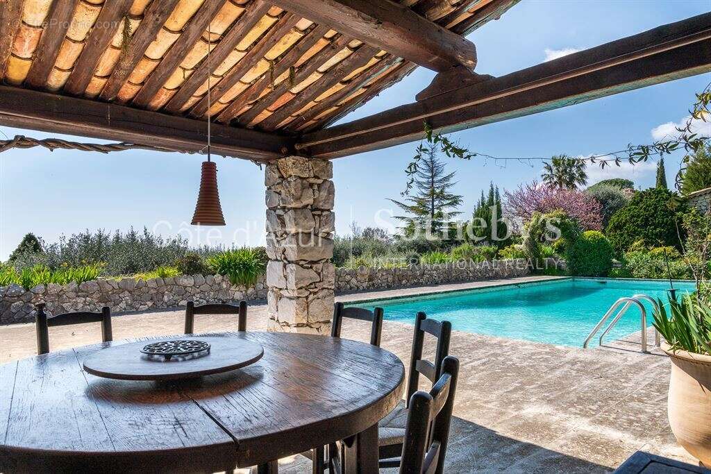 Maison à TOURRETTES-SUR-LOUP