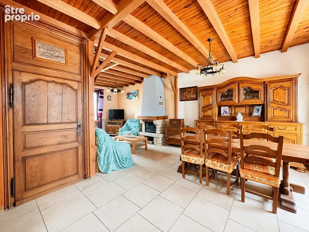 Corpeau - Maison avec insert bois - 3 chambres - Double garage - Terrain arboré - Terrasse - photo 3