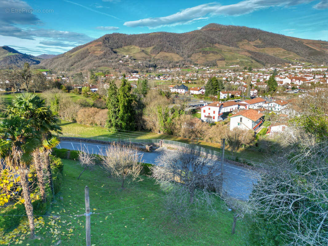 Terrain à SAINT-JEAN-PIED-DE-PORT