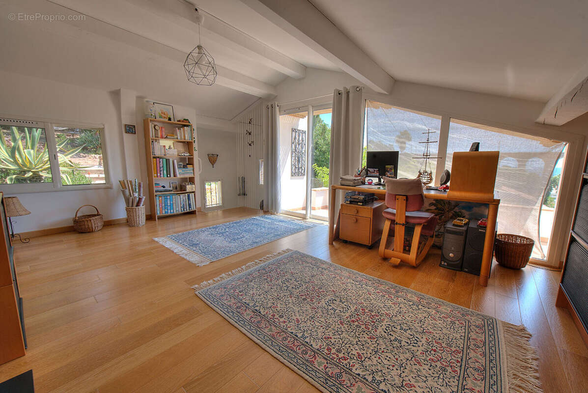 Villa bord de mer et esterel  133 m2  saint raphael - photo 10