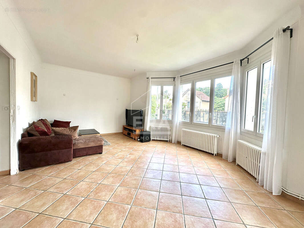 Maison à SAINT-PIERRE-LES-NEMOURS