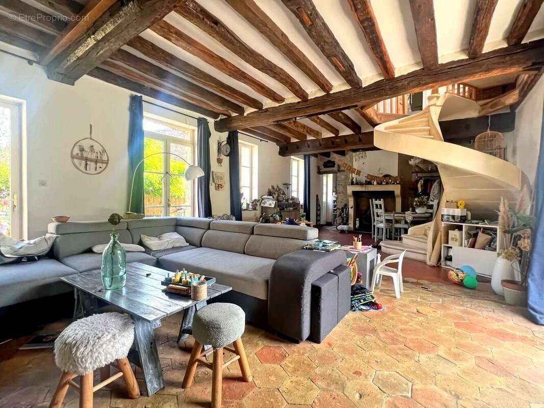 Maison à HOUDAN