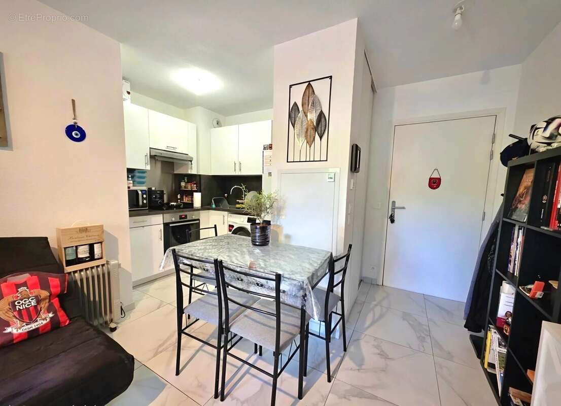Appartement à CARROS