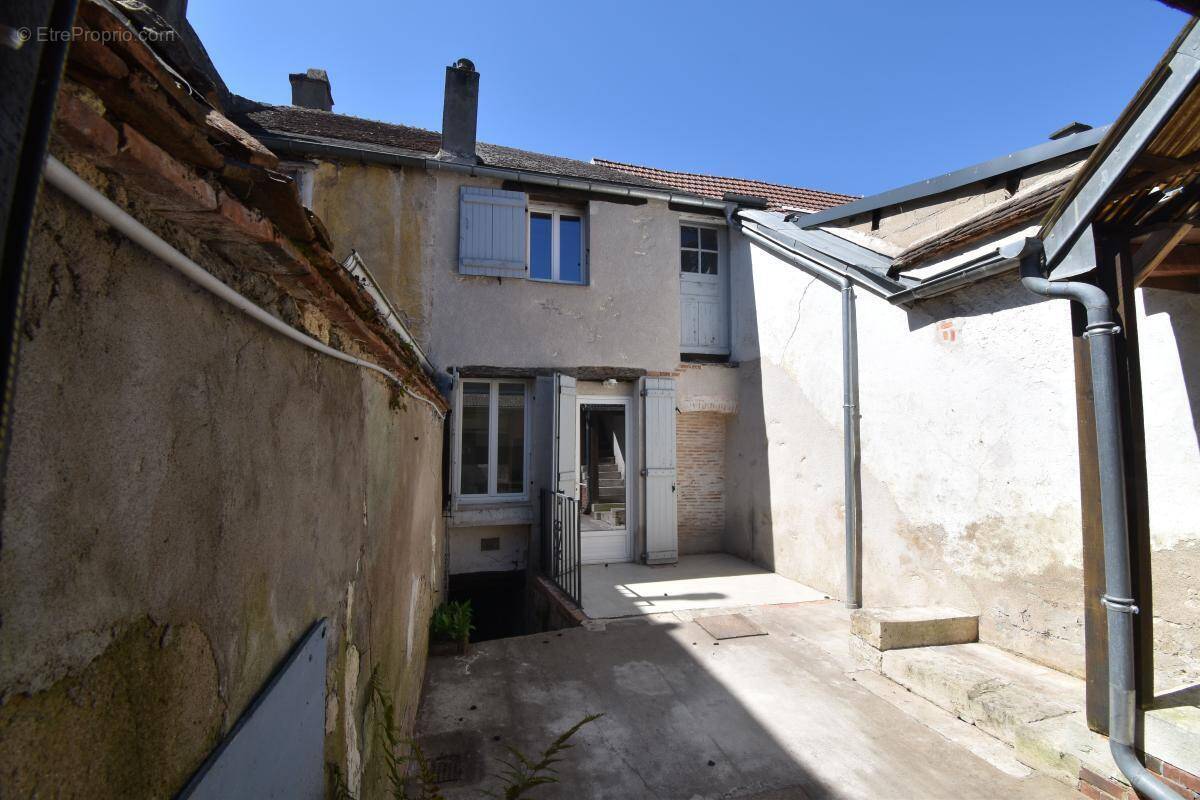 Maison à COSNE-COURS-SUR-LOIRE