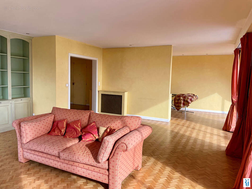 Appartement à MONT-SAINT-AIGNAN