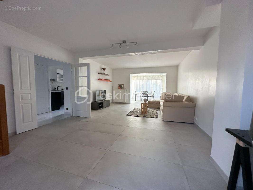 Maison à SAVIGNY-LE-TEMPLE