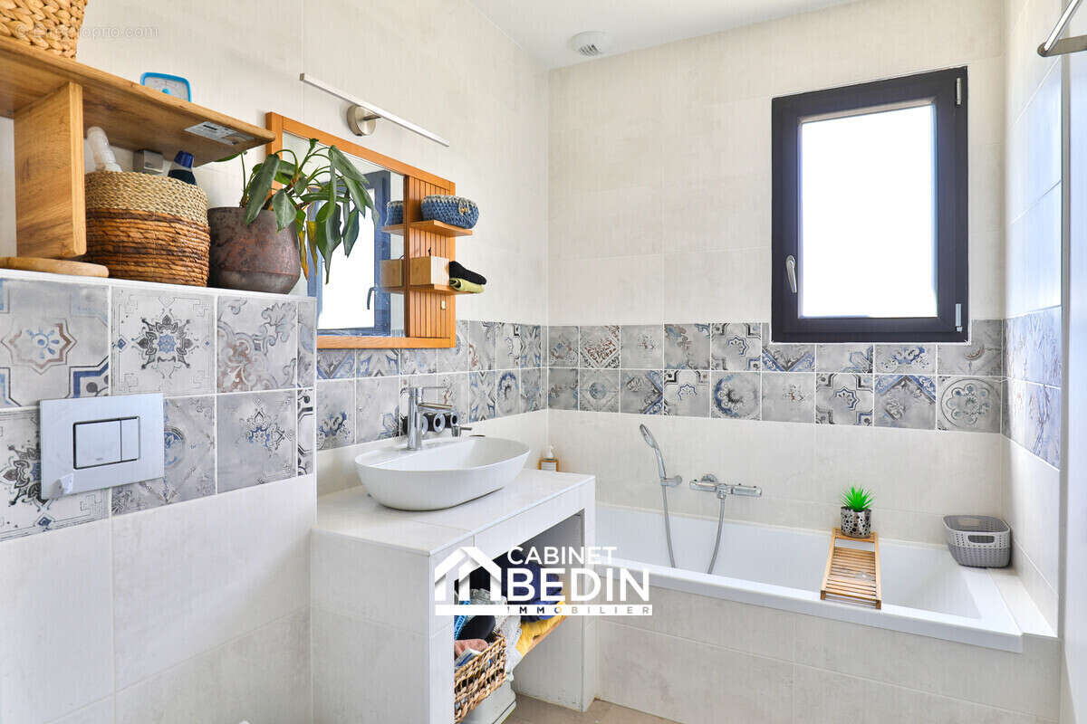 Maison 110 m² à Mios  - photo 7