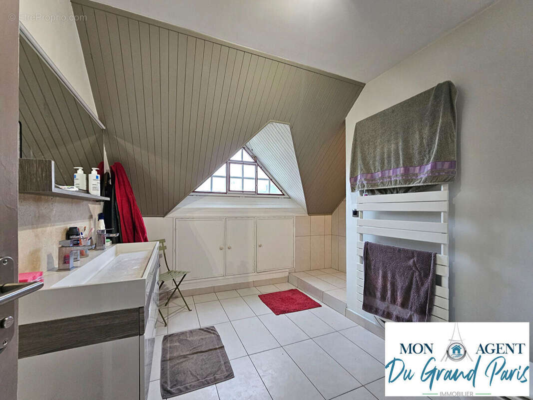 Maison à VERRIERES-LE-BUISSON