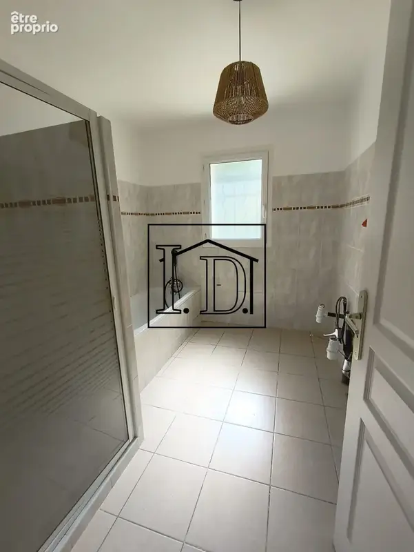 Salle de BAIN avec DOUCHE