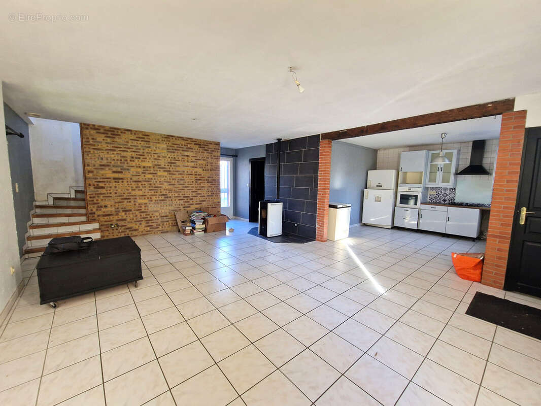 Maison à SAINTE-FOY-DE-PEYROLIERES