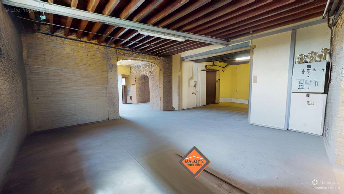 RARE! Belle bâtisse pierres dorées, 514m2 de surface totale! Enorme Potentiel, 131m2 habitables! - photo 14