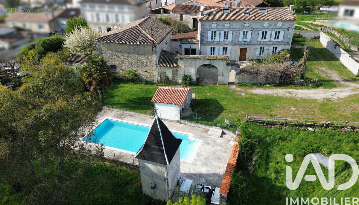 Photo 1 - Maison à CHAMPNIERS
