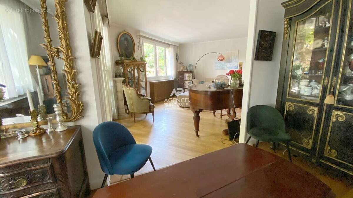 VIROFLAY - limite Chaville -  Agréable 5 pièces avec balcon - photo 4
