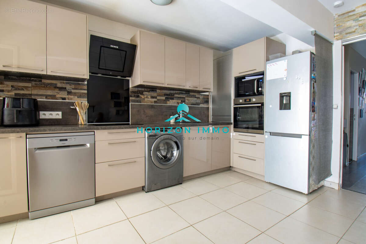 Appartement à SAINT-LAURENT-DU-VAR