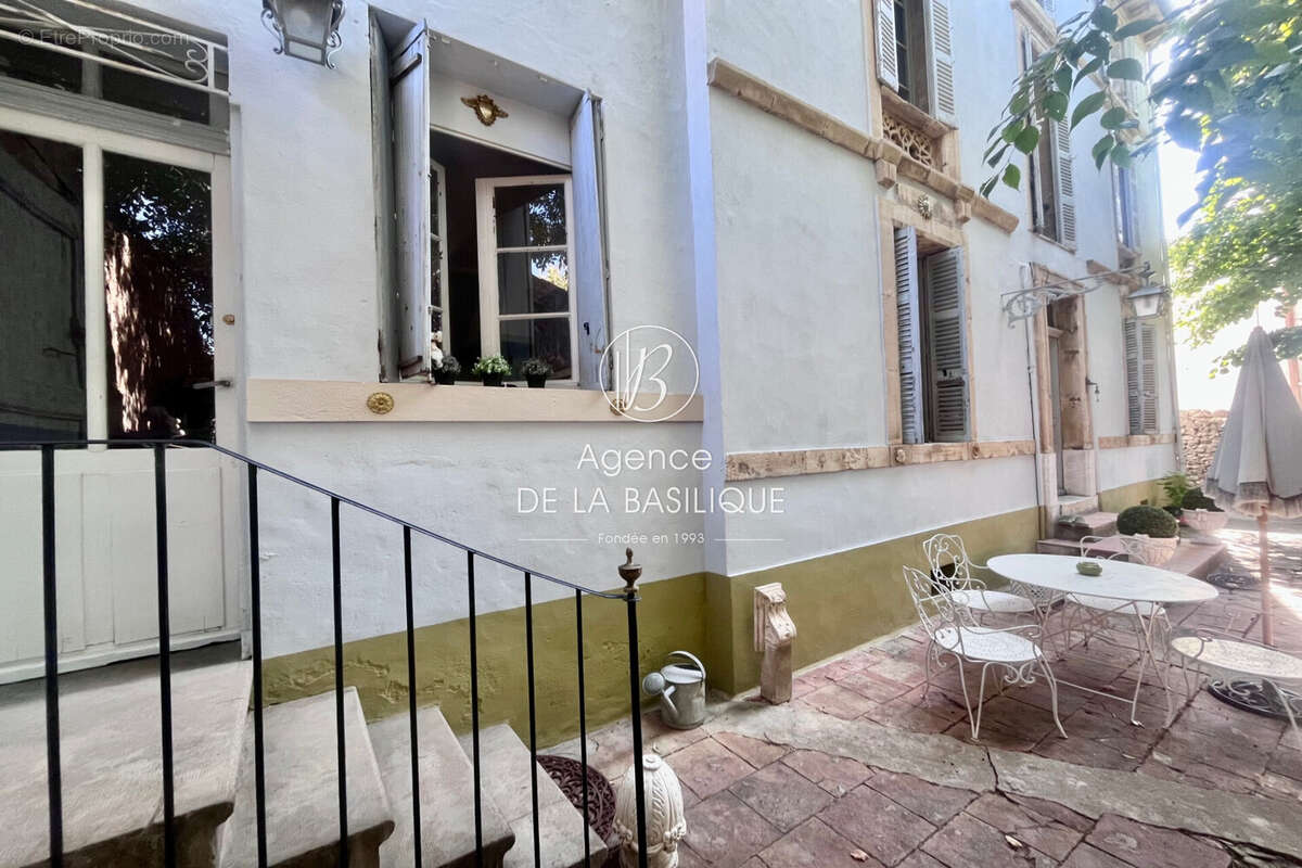 Maison 173 m² à Saint-Maximin-La-Sainte-Baume  - photo 4