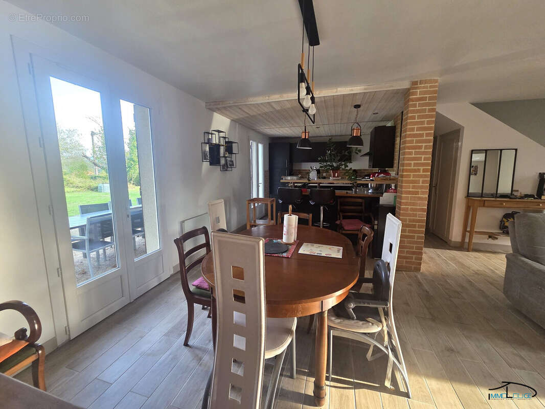 Maison à LIVINHAC-LE-HAUT