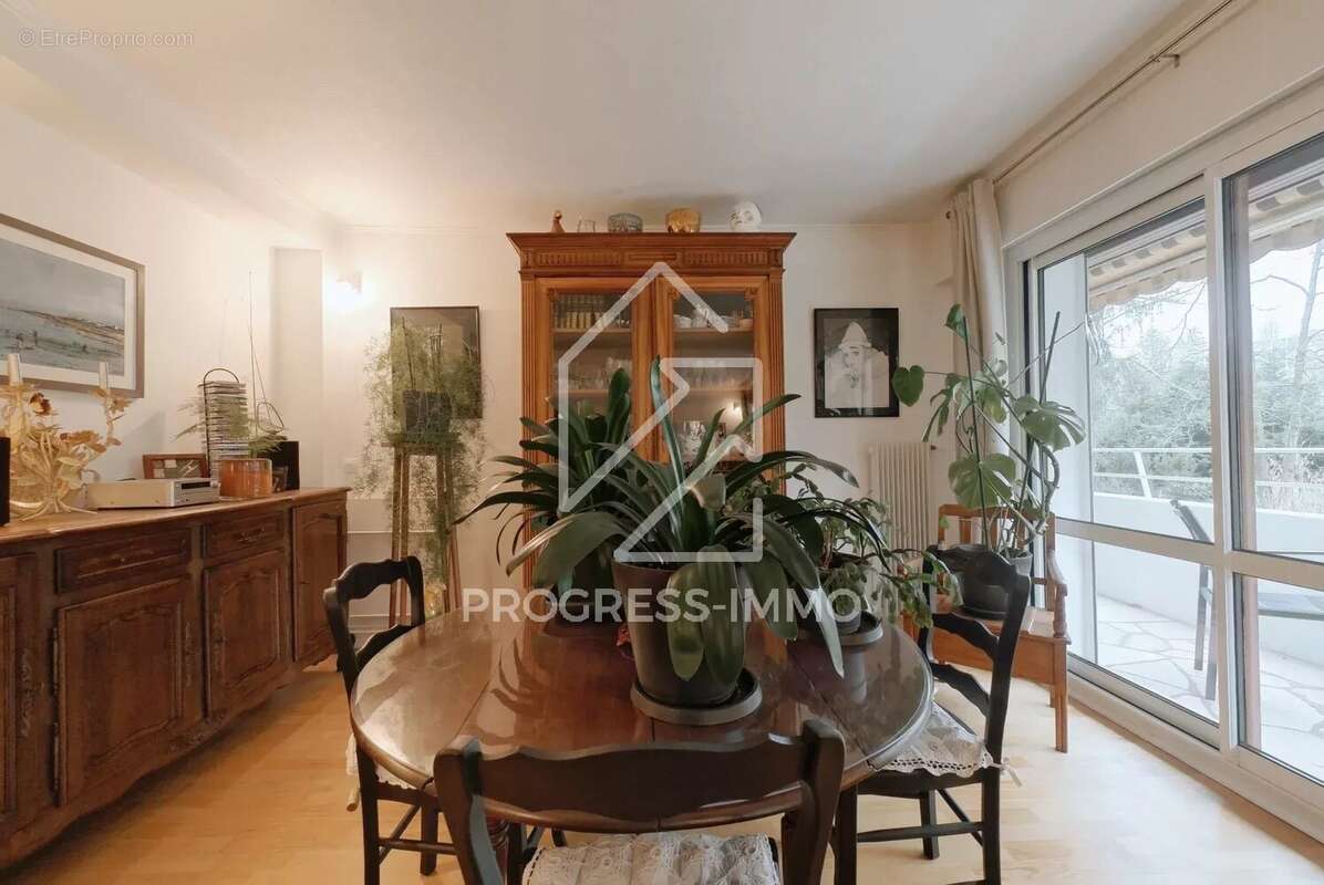 Appartement à COMBS-LA-VILLE