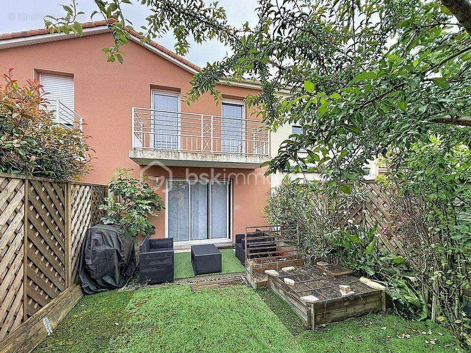 Le compromis idéal entre appartement et maison : jardin, balcons et stationnements ! - photo 3