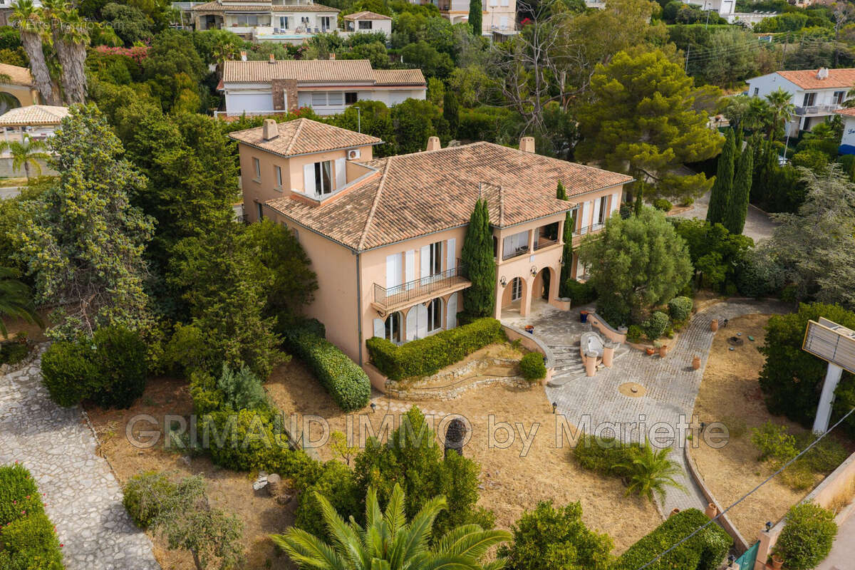 Maison 650 m² à Les Issambres  - photo 2
