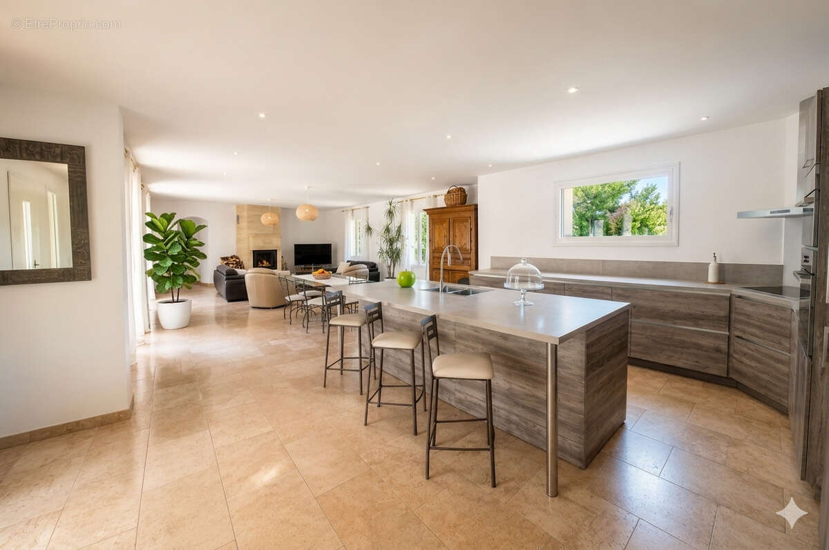 Maison à LE CASTELLET
