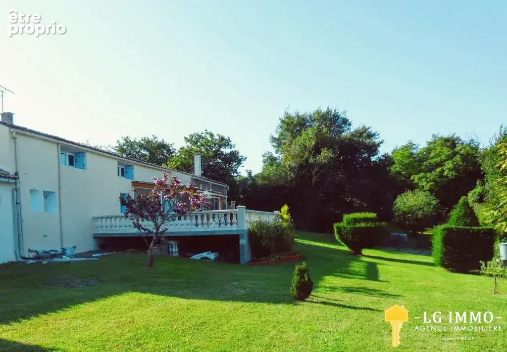 Propriété avec dépendance d'environ 285m2 près du pittoresque port de Chenac - photo 3