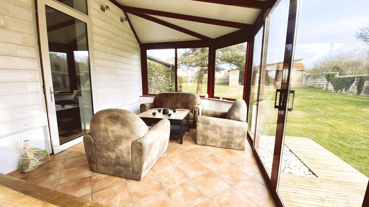 Maison à FEUQUIERES-EN-VIMEU