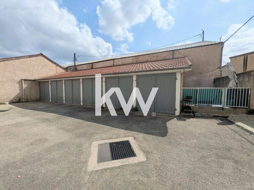 Appartement 327 m² à Saint-Chamond  - photo 3