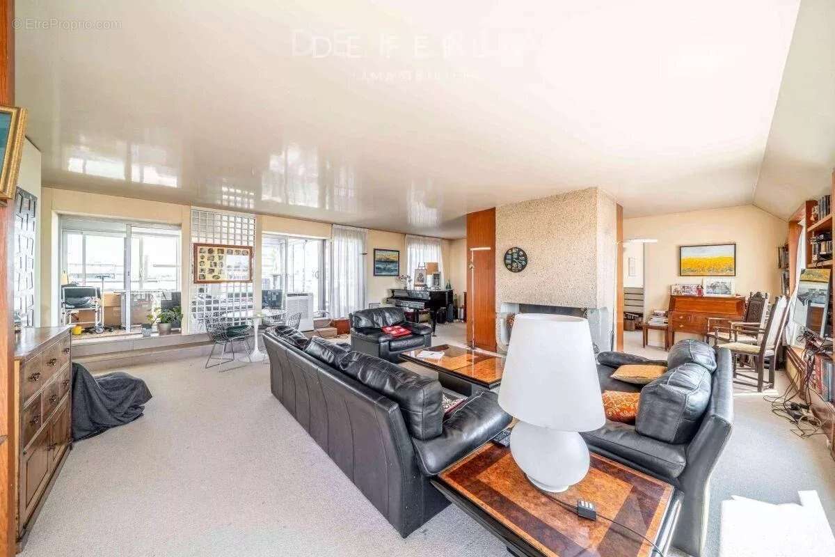 Appartement à PARIS-14E