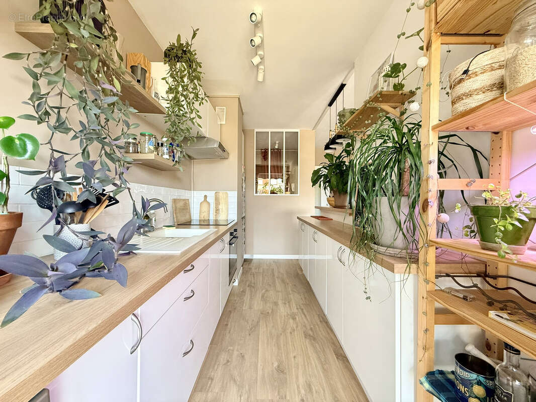 Appartement à MARSEILLE-4E