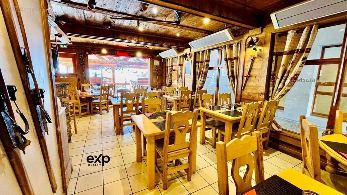 Commerce à SAINT-FRANCOIS-LONGCHAMP