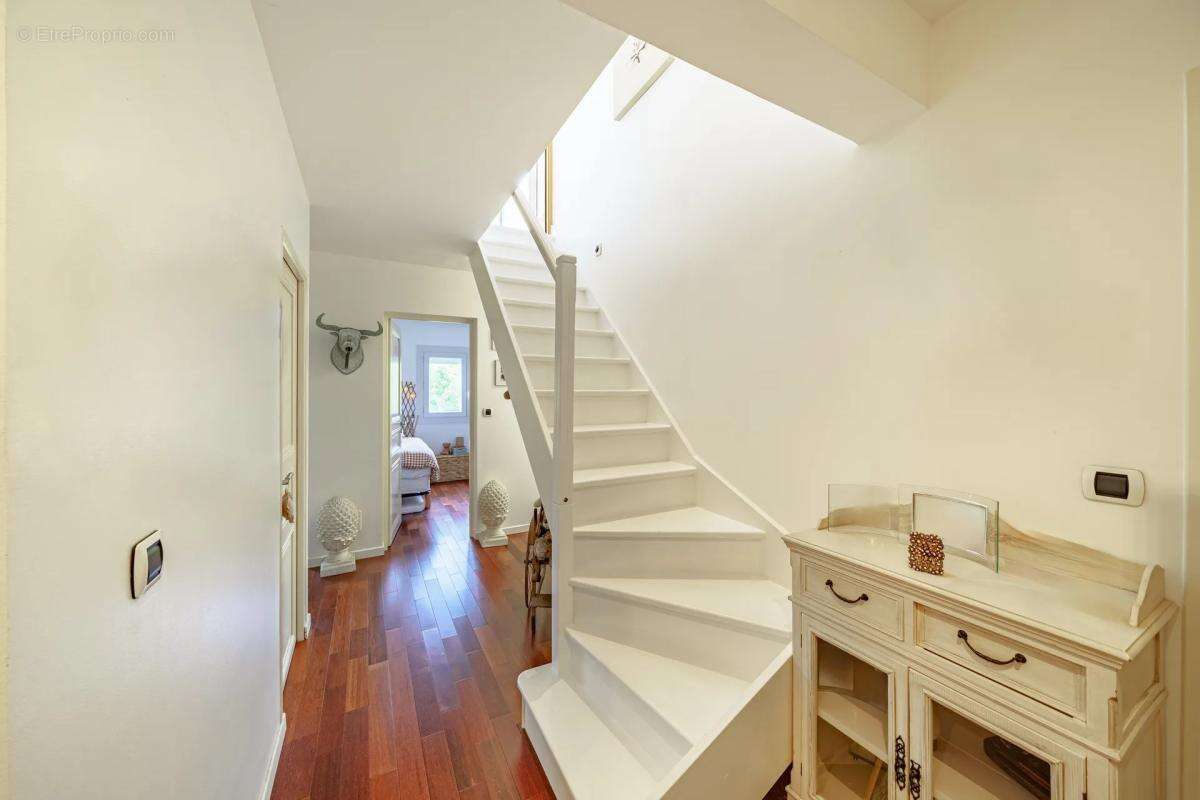 Maison à SAINT-VICTORET