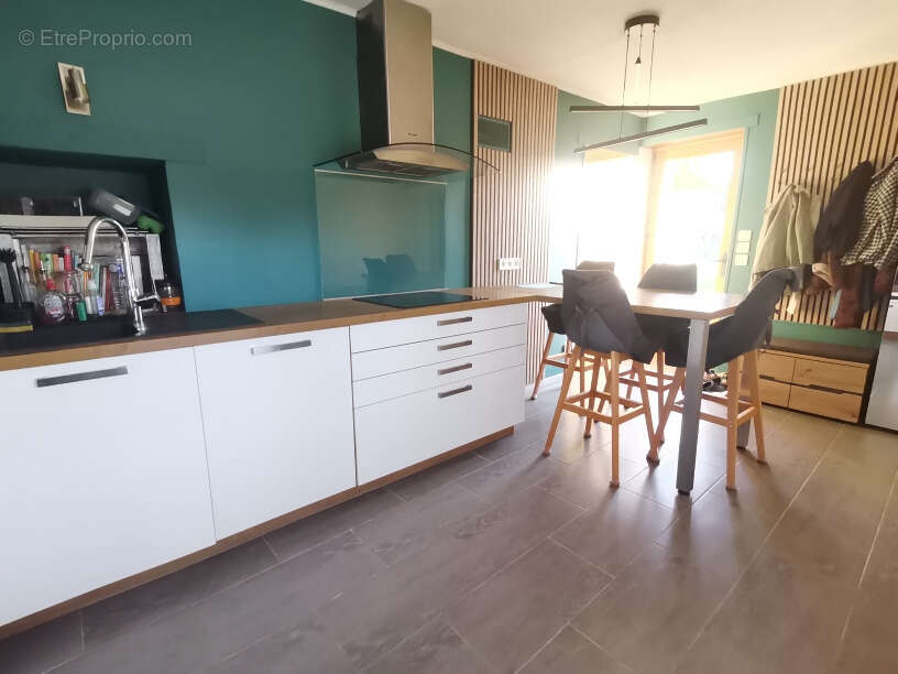 Maison à SAVIGNY-EN-VERON