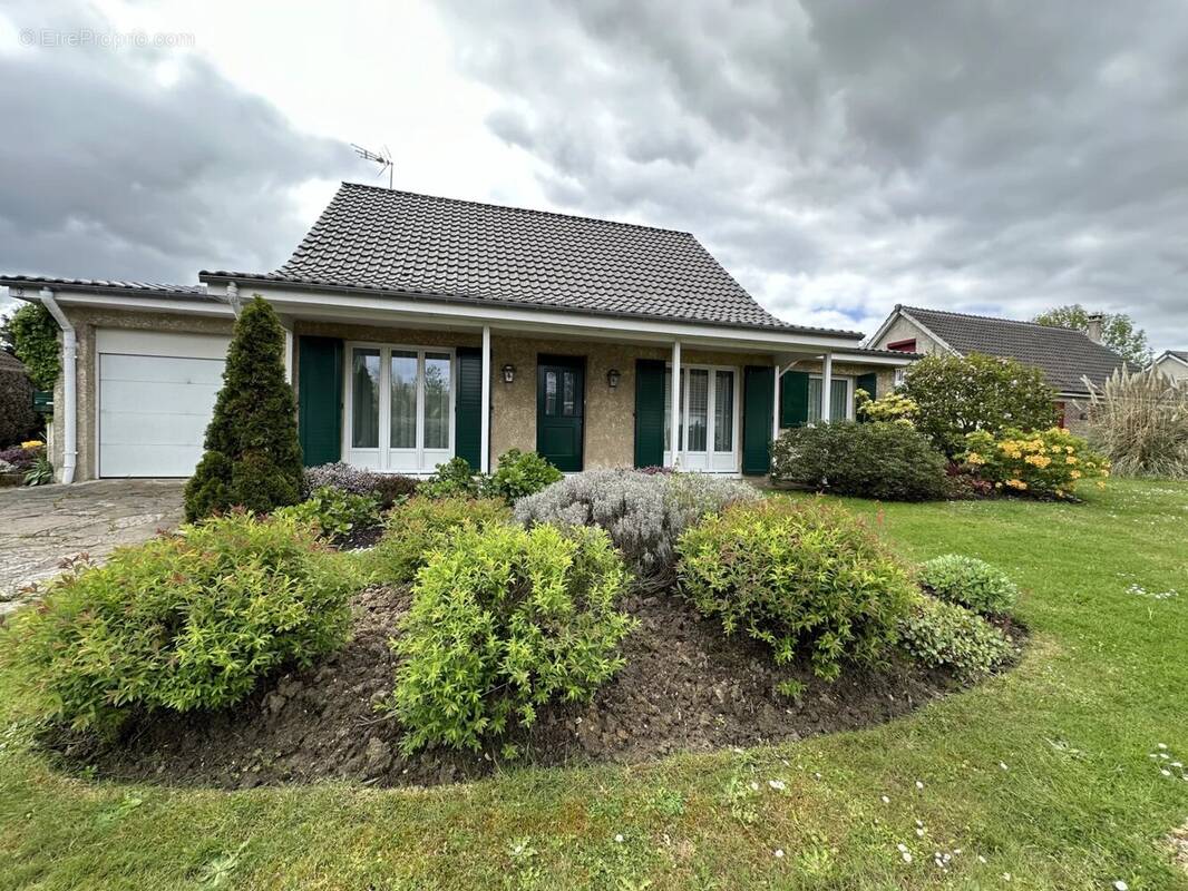 Maison à LE MESNIL-SAINT-DENIS